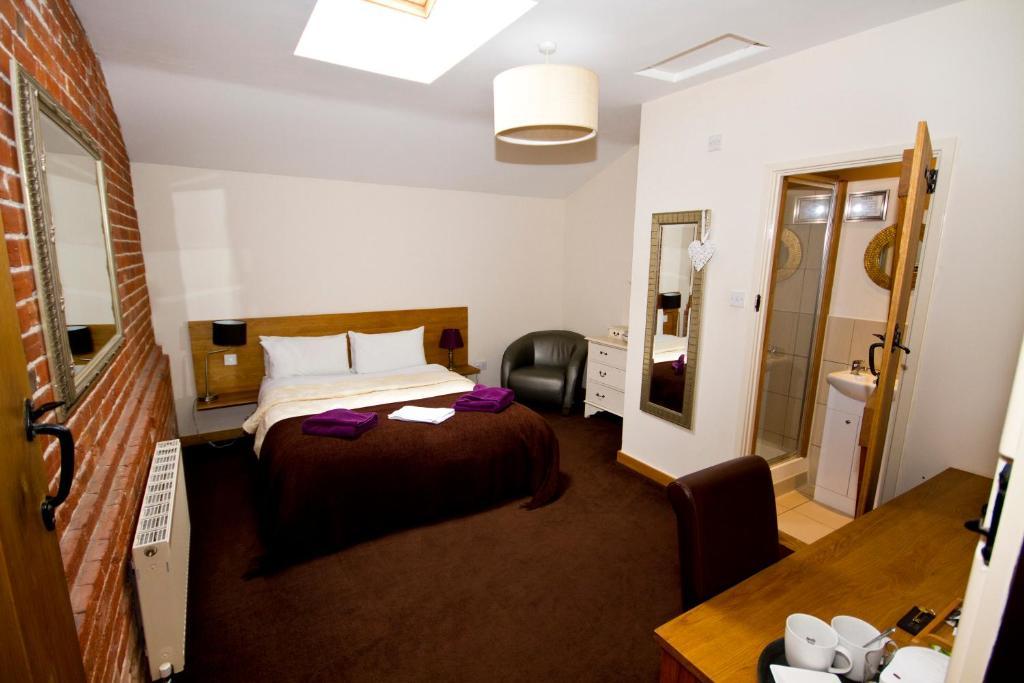 Tonge Barn (Adults Only) Guest House Sittingbourne Room photo